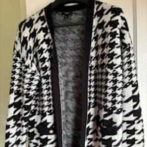 Aqua Women's Black  and White  Open-Front Cardigan